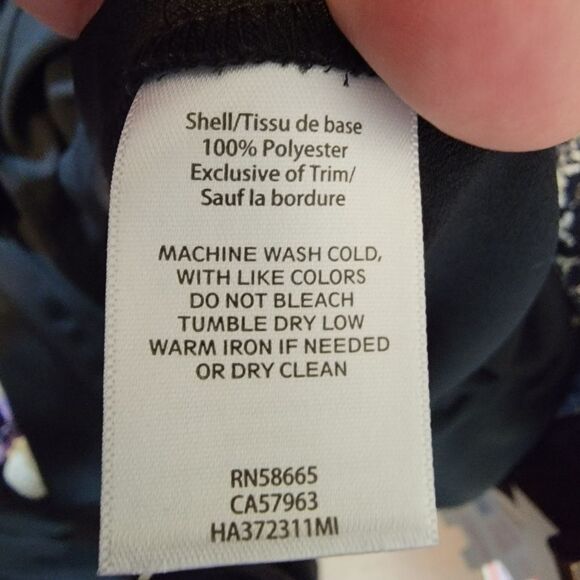 Halogen black tie back bell sleeve top size 1/1x - Picture 8 of 8